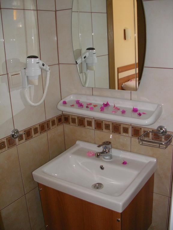 Ercan Han Hotel İçmeler Bilik gambar